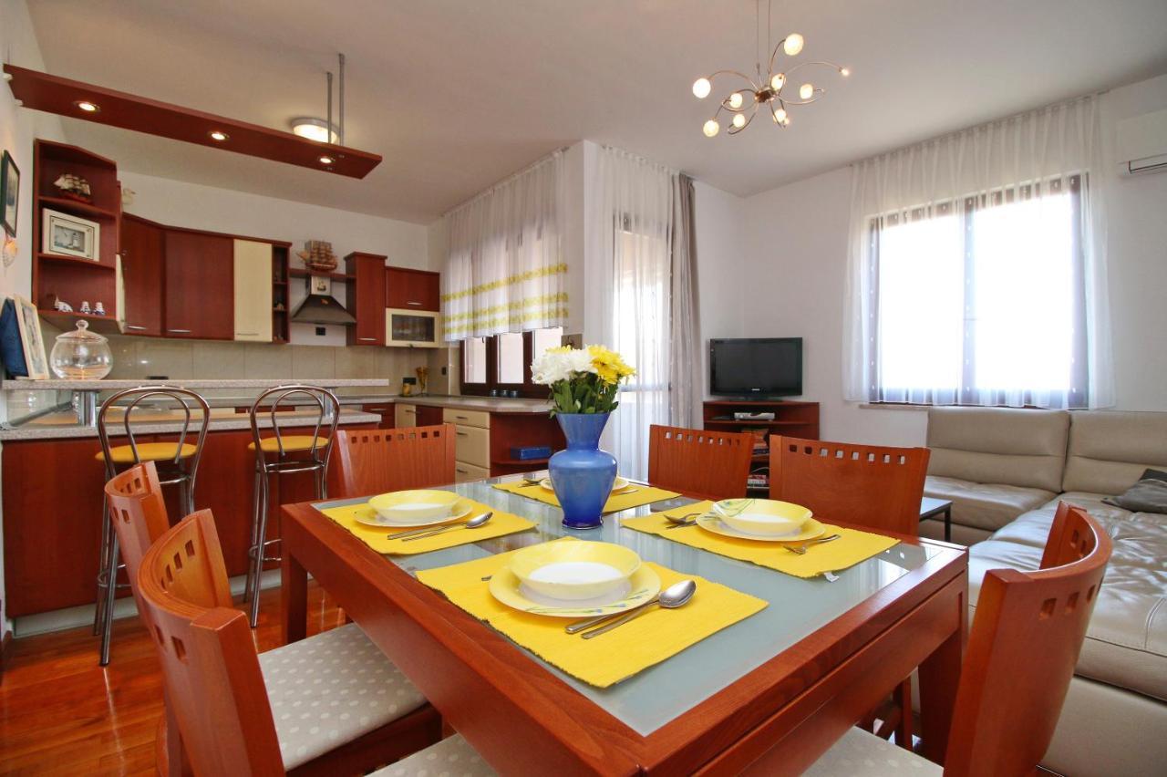 Polo Apartments โรวีน ภายนอก รูปภาพ