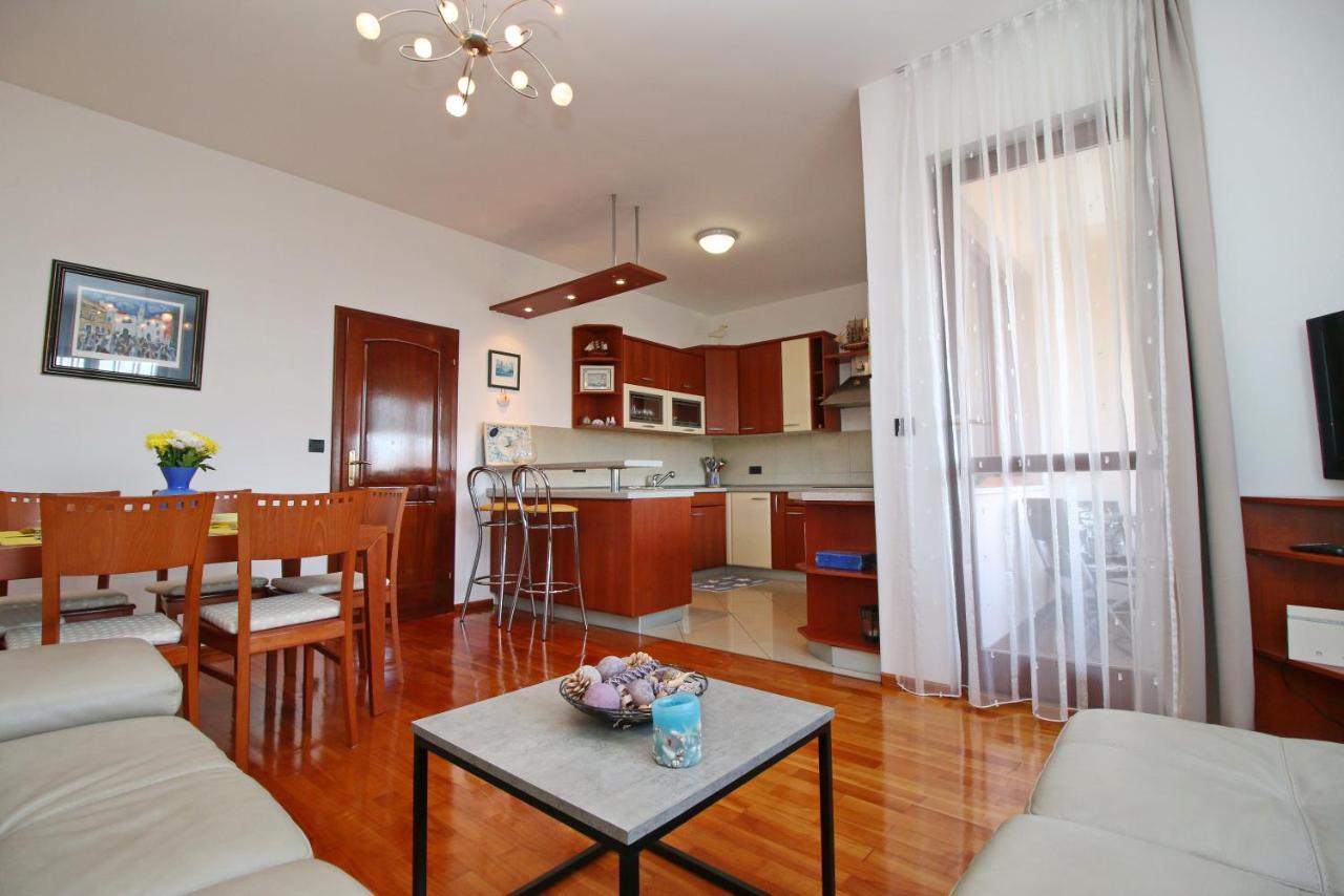 Polo Apartments โรวีน ภายนอก รูปภาพ